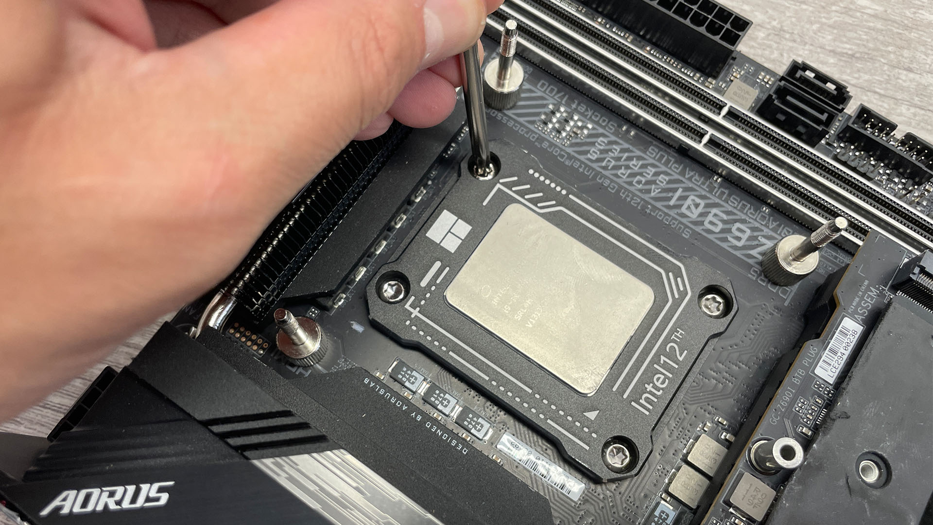 Fit an Intel LGA1700 bending corrector frame