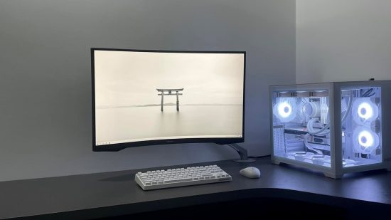 가장 깨끗한 흰색 PC 빌드 및 데스크 설정