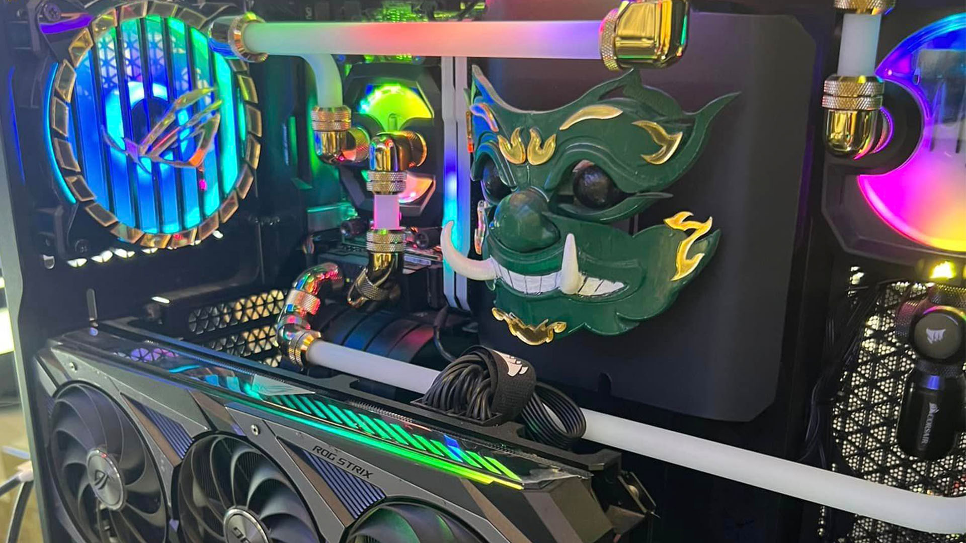 Gold and green Thai dragon PC build