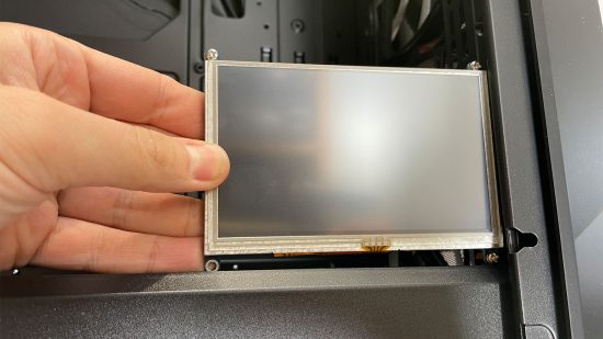 How to fit a screen in your PC case