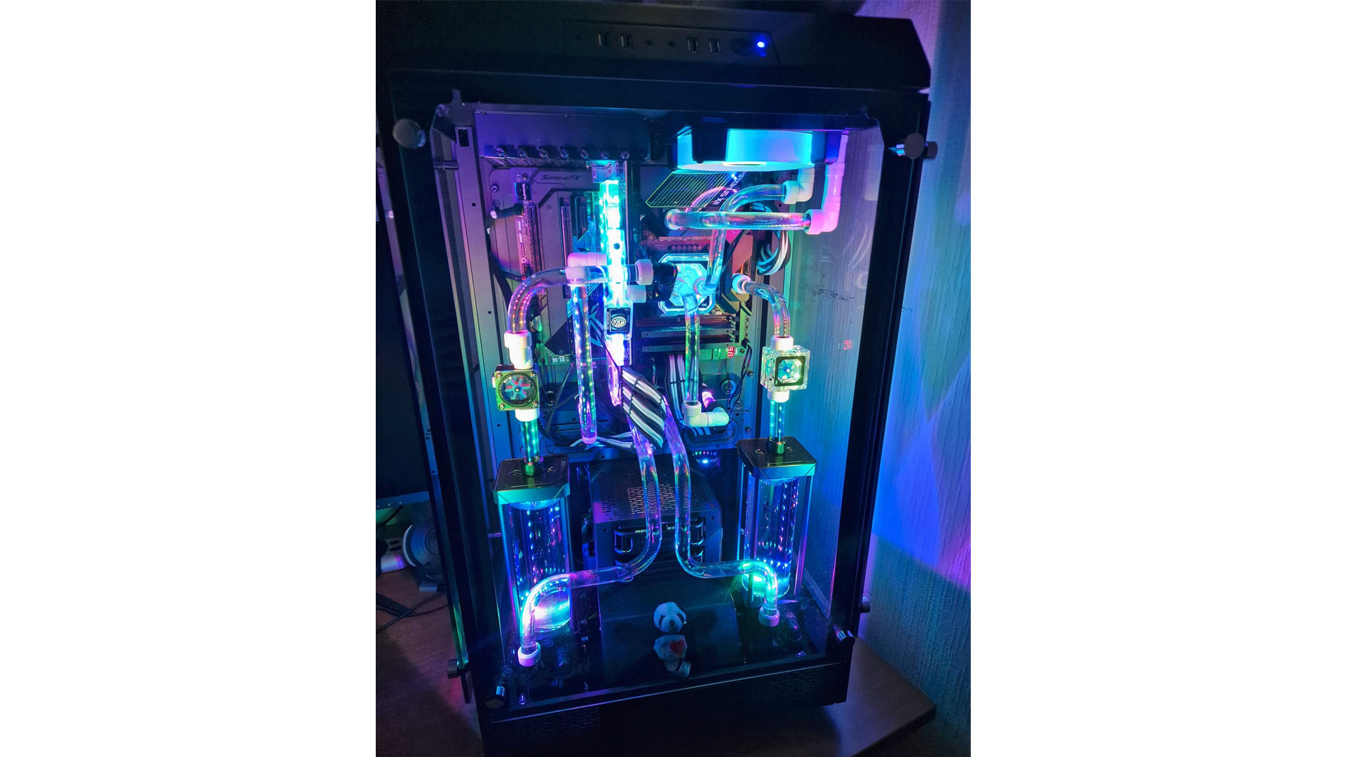 Dual reservoir Thermaltake Tower 900 water cooled PC 02