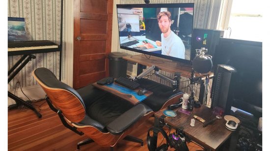 Eames chair gaming PC setup 02
