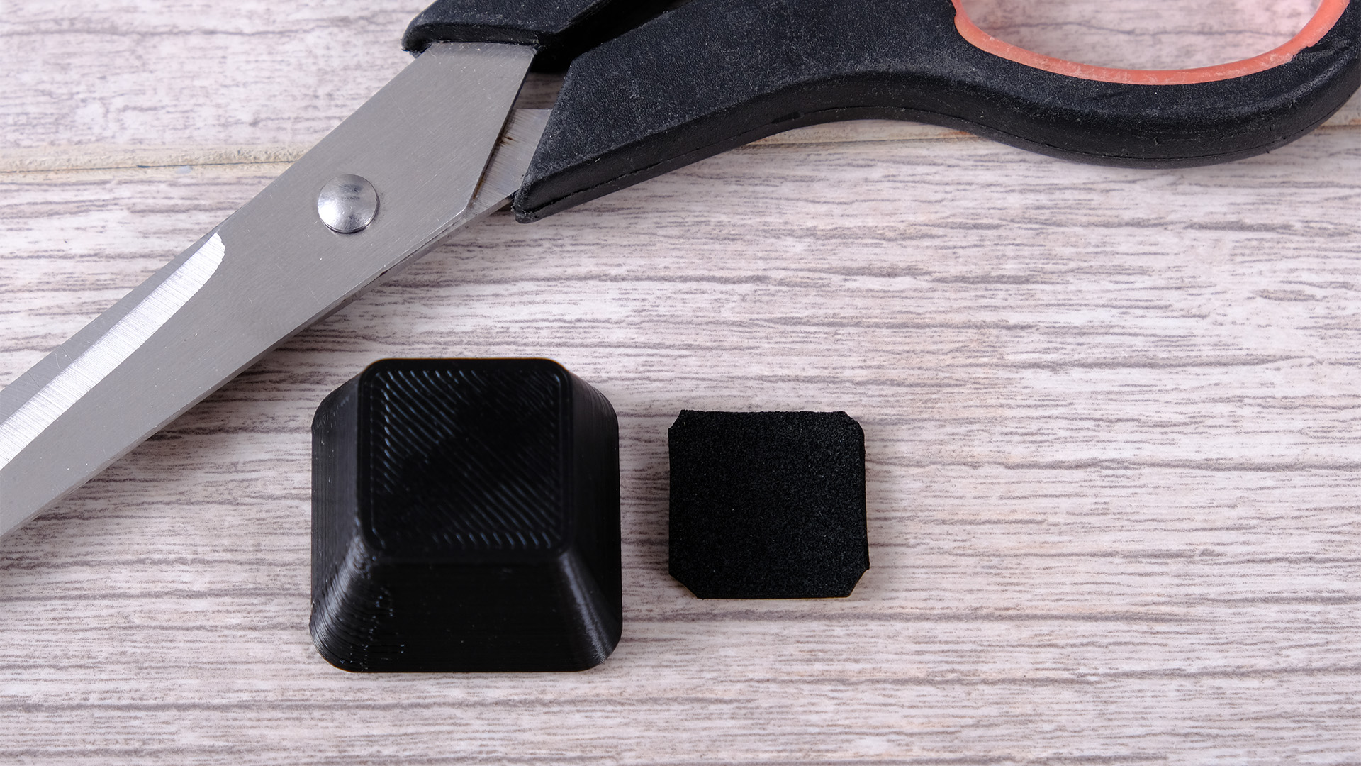 3D print case feet: cut rubber pad to size