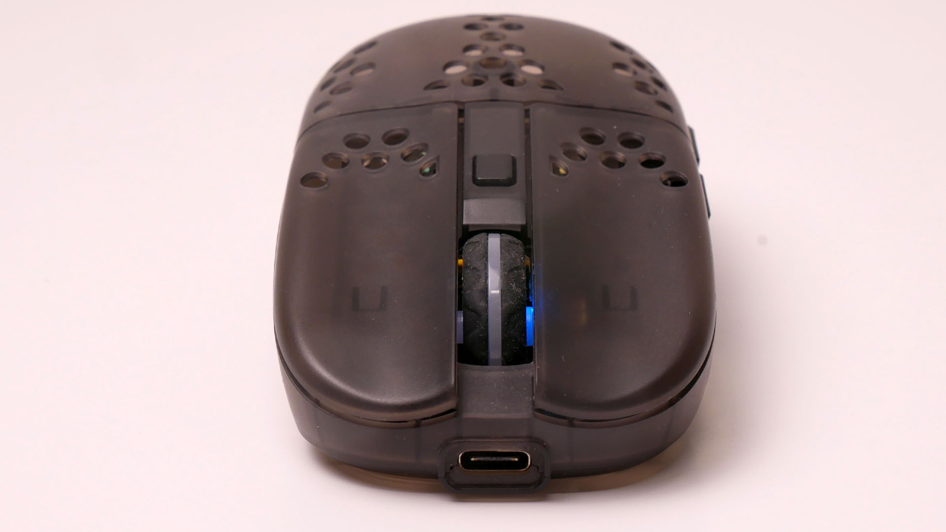 Cherry Xtrfy MZ1 Wireless review - front view of mouse