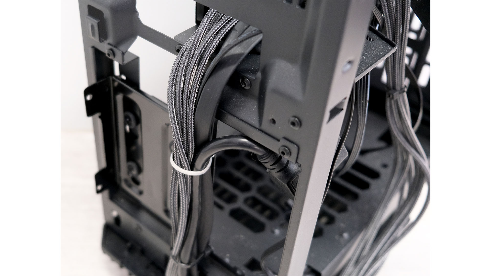 Cable management guide: Find alternative routes